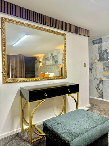 Interior 3, 1-bed Apartment - Sleeps 2, Wifi & Central, Bradford