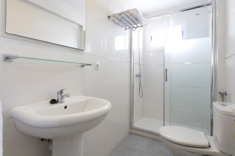 Bathroom 3, New Kensington Apartments - Econotels, Baleares