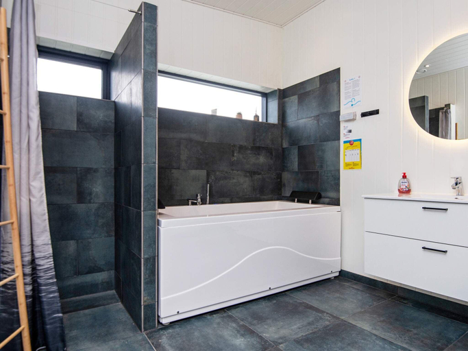 Bathroom 4, 5 star holiday home in Ebeltoft, Syddjurs