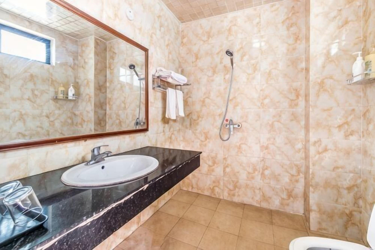 Bathroom 3, 52 Inn, Dali Bai