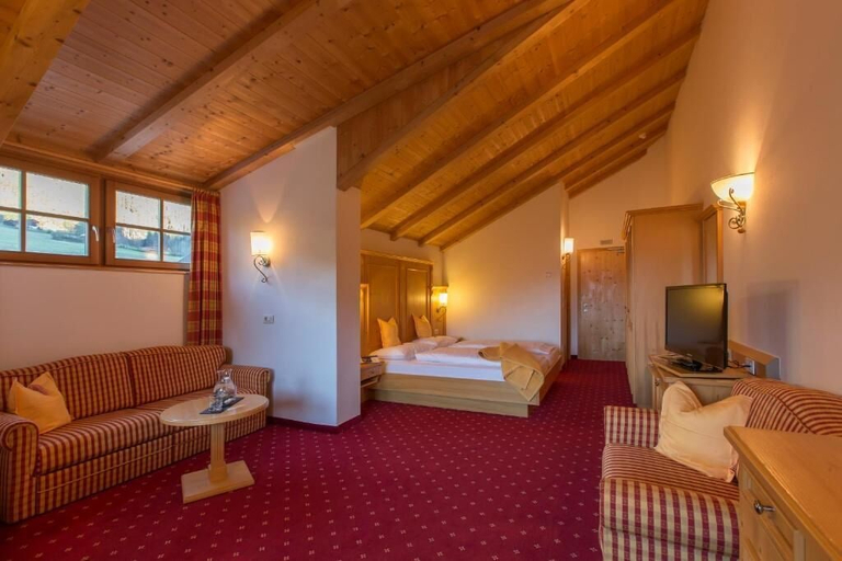 Bedroom 4, Berghotel Johanneshof, Bolzano