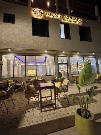 Outdoor dining, Bliss Escape, Accra