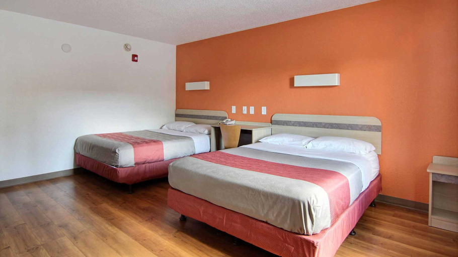 Bedroom 3, Motel 6 Middleburg Heights, Oh - Cleveland, Cuyahoga