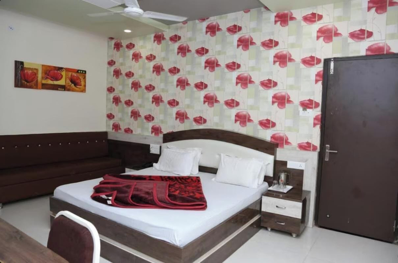 Room 4, Hotel Baghban Palace, Wardha