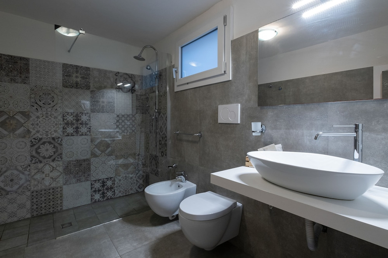 Bathroom 5, Ada Suites, Lecce