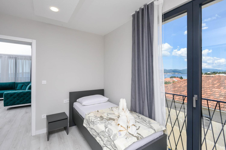Bedroom 3, Sunny Day Luxury Holiday Apartments, Orebić