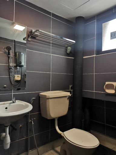 Bathroom, Sabai Sabai Guesthouse in Bayan Lepas, Pulau Penang