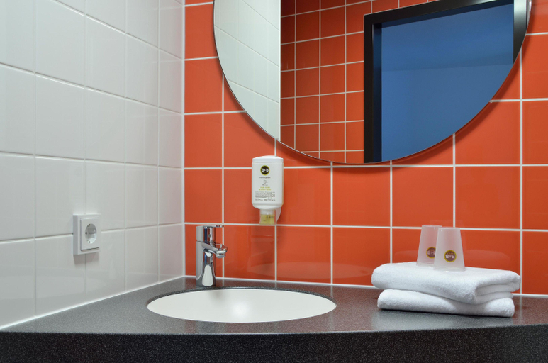 Bathroom 5, B&B HOTEL Aschaffenburg-Hbf, Aschaffenburg