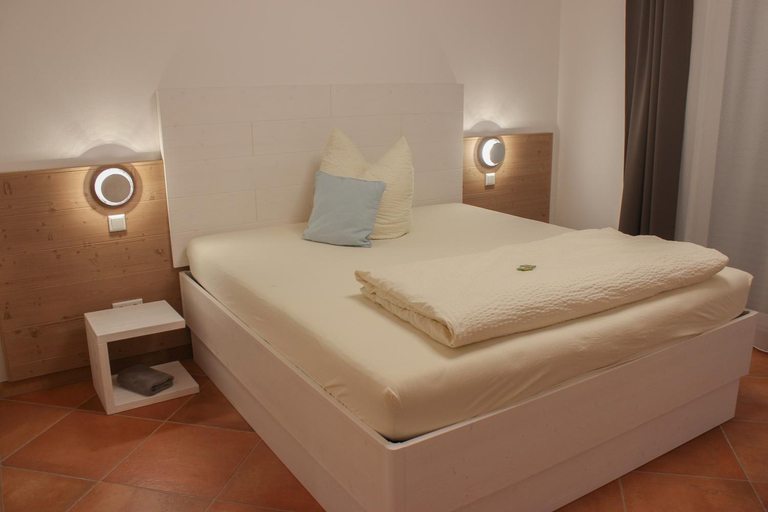 Bedroom 3, Wirtsberg Pension & Cafe, Freising