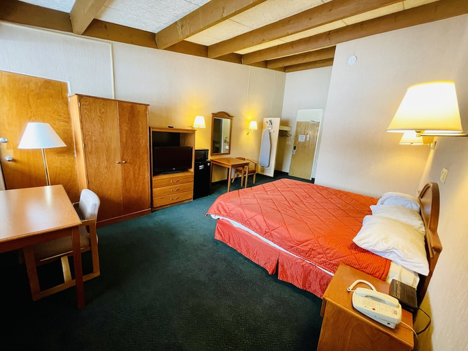 Bedroom 4, Knights Inn Liberty, Sullivan