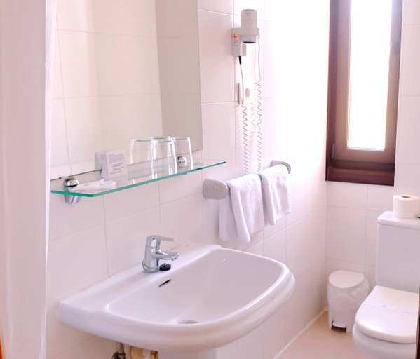 Bathroom 2, Hotel Zarauz, Guipúzcoa