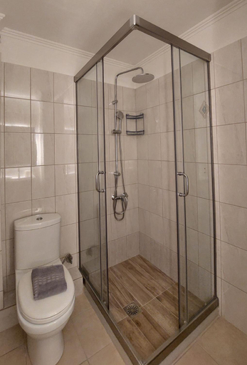 Bathroom 3, Giannos Apartments, Ionian Islands