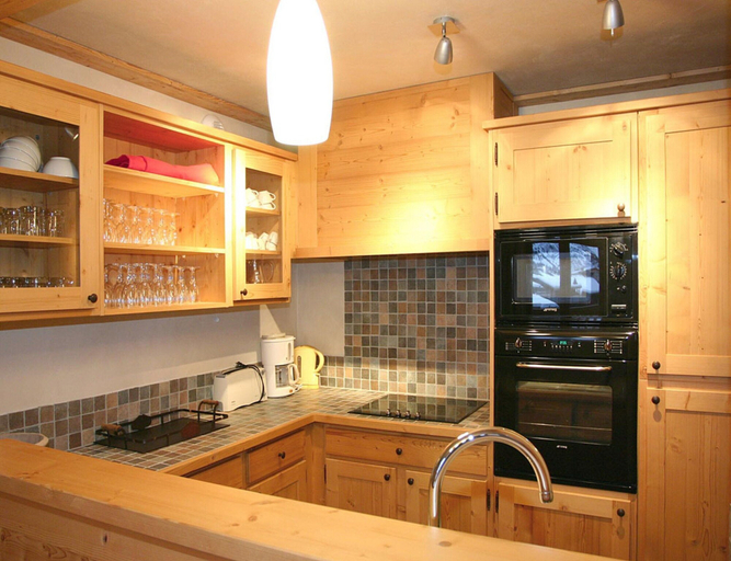 Private kitchen 2, Alpine apartment with beautiful views, Isère
