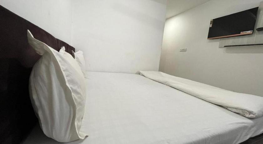 Bedroom 2, Hotel Shree, Kota