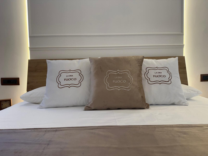Room 1, Anthony Emanuele Fuoco, Napoli