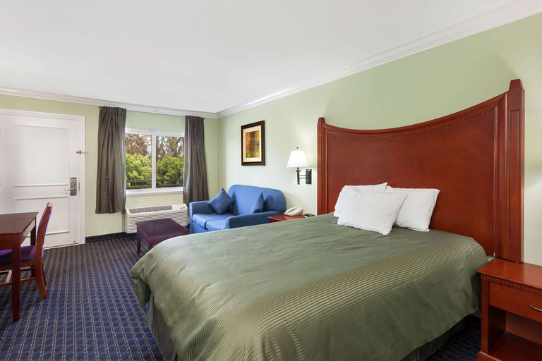 Bedroom 2, Orange County Airport Hotel Costa Mesa, Orange