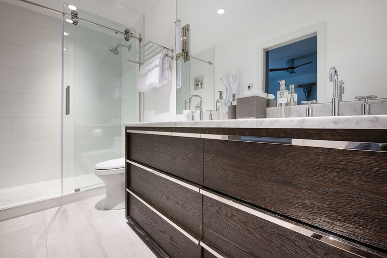 Bathroom 5, The Gant - Aspen, Pitkin
