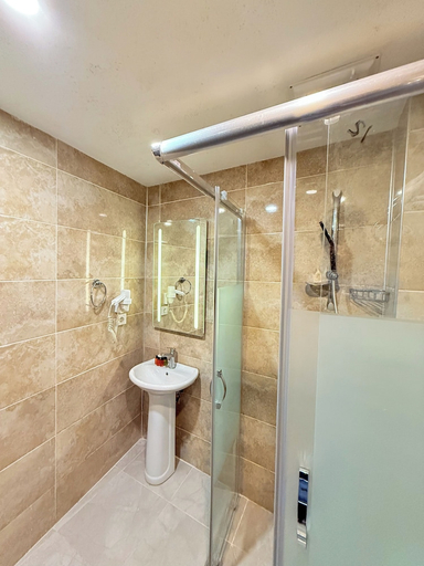 Bathroom 3, The Reina Hotel, Fatih