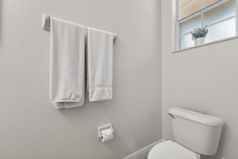 Bathroom 2, Cozy 3BR Townhome 5 Miles From Disney, Osceola