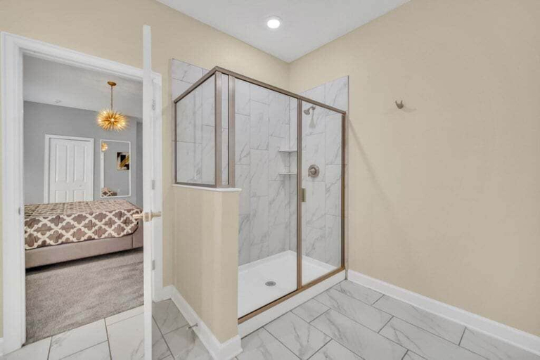 Bathroom 2, Family Home 9 BR 8 Min to Disney!, Osceola