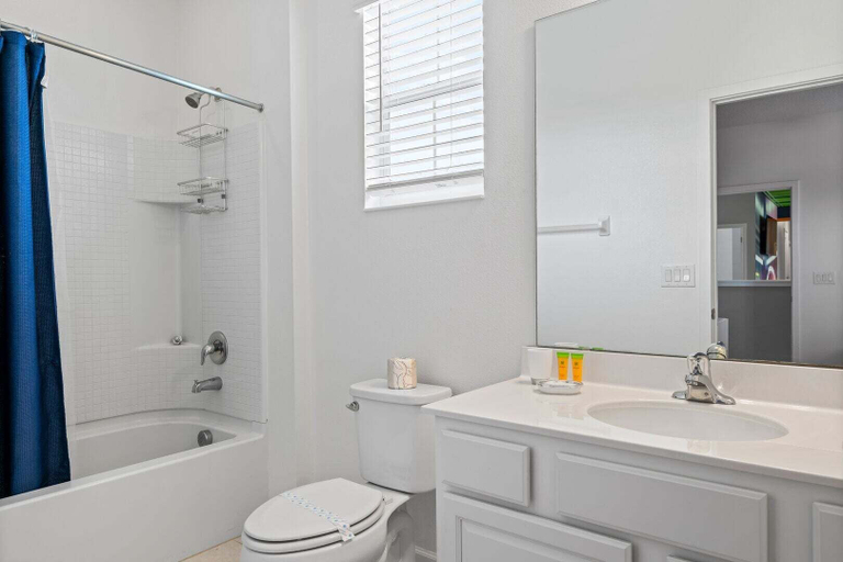 Bathroom 2, Big Family Home! Game Room Sleeps 26!, Osceola