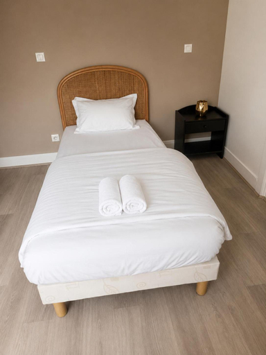 Bedroom 3, Le VIEUX RELAIS, Nièvre