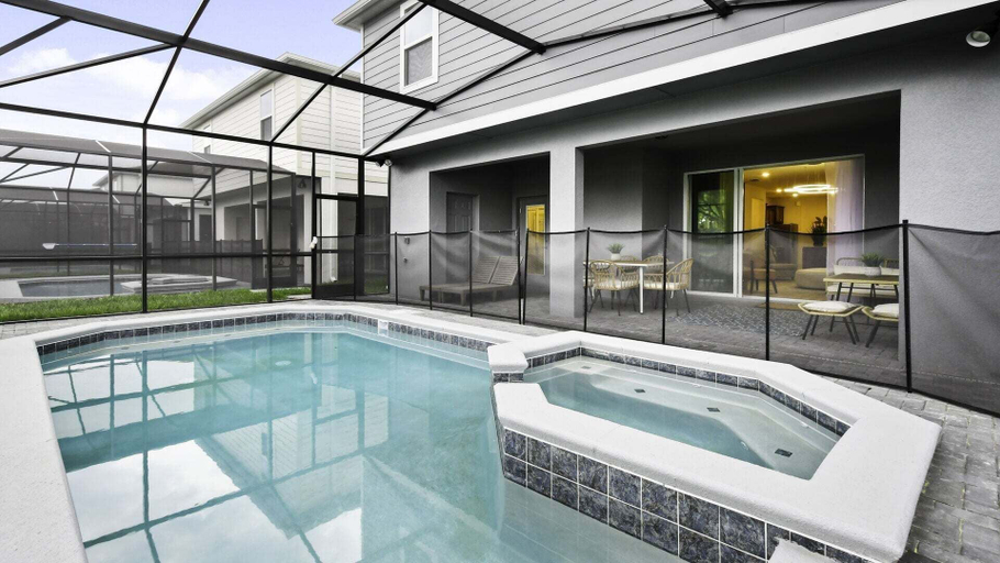 Pool 2, Stylish Vacation Home w Pool, Game Room & Resort Fun, Polk