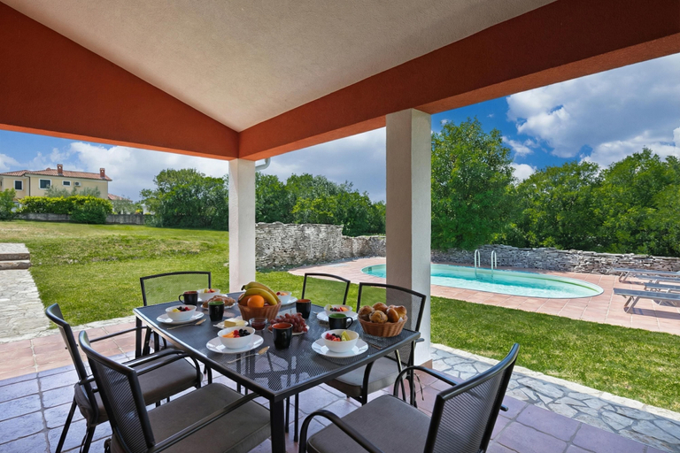 Outdoor dining 3, Pool House in Greenery Near Trget, Raša
