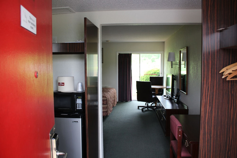Others 5, Hometown Inn Staunton, Augusta