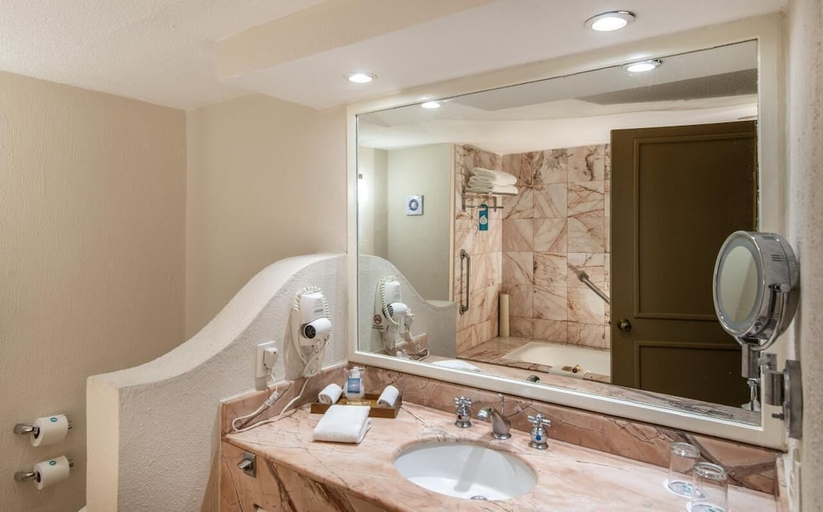 Bathroom 4, Crown Paradise Golden Resort Puerto Vallarta, Puerto Vallarta