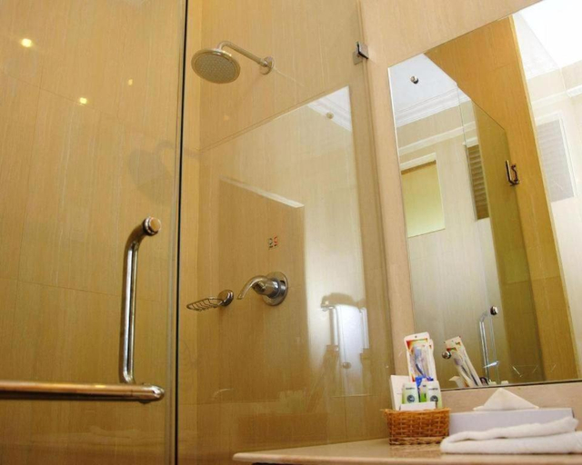 Bathroom, Peacock Beach Hotel, Hambantota