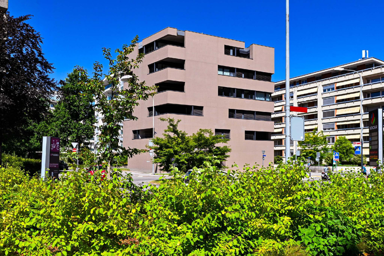 Exterior & Views
