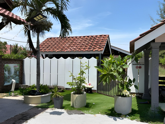 Exterior & Views