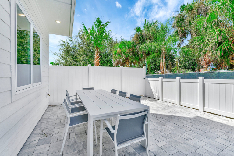 Outdoor dining 4, Private Condo, Ideal for Groups - apt 138, Osceola
