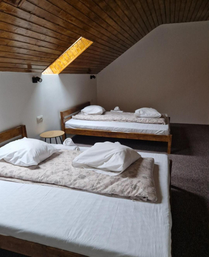 Bedroom 2, Complex Alena, Novaci