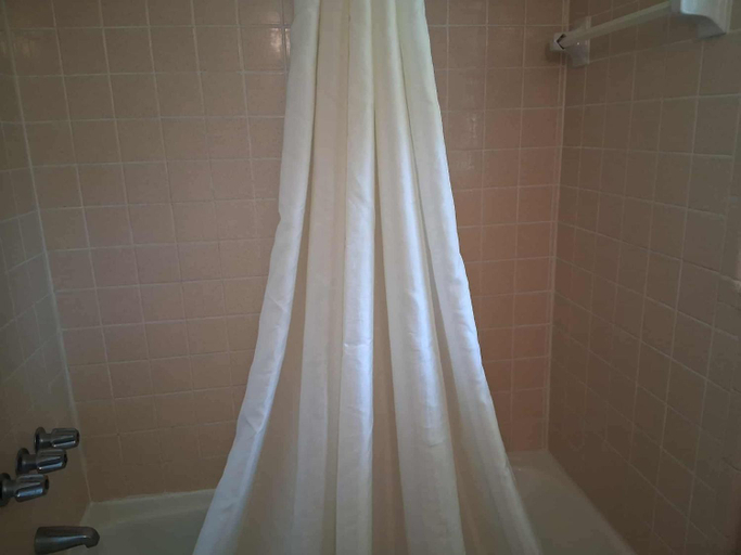 Bathroom 3, Studio 1 Motel - Daytona Beach, Volusia