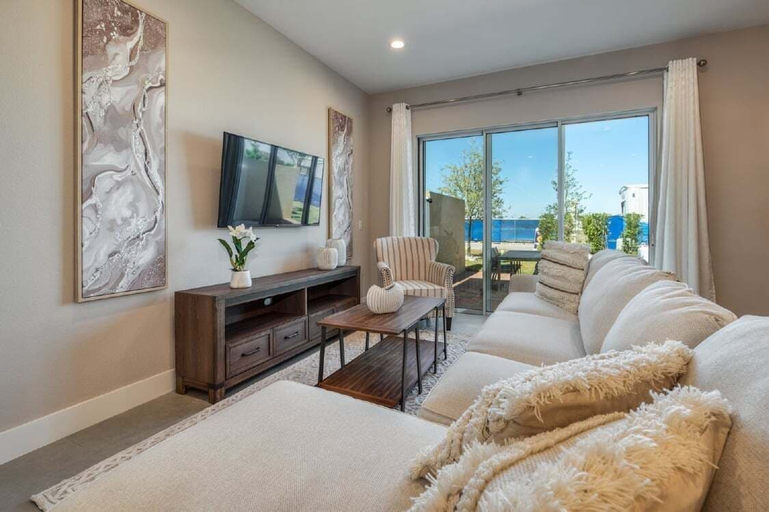 Living area 4, Villa 5 BR 6 BA 5min to Disney!, Osceola