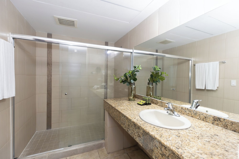 Bathroom 4, Victoria Hotel and Suites Panama, Panamá