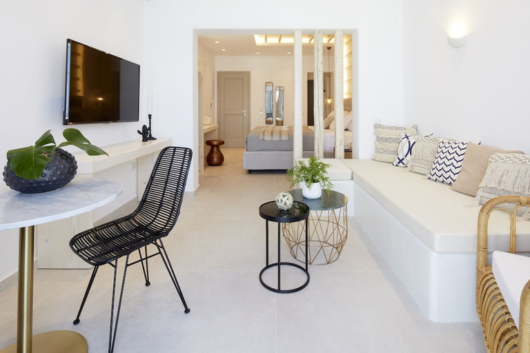 Others 3, Phos The Boutique, South Aegean