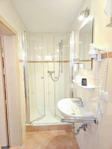 Bathroom 4, Historisches Weinhotel Zum Grünen Kranz, Rheingau-Taunus-Kreis
