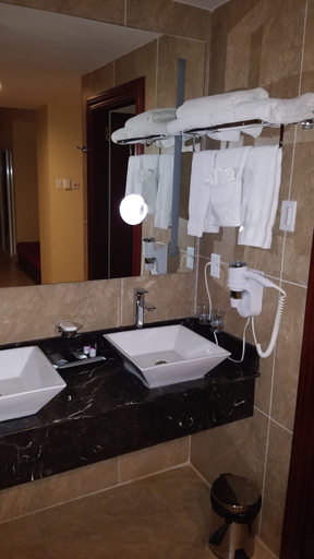 Bathroom 5, Ramada by Wyndham Princess Georgetown, City of Georgetown