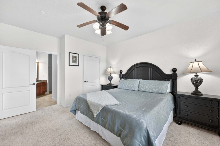 Room 4, Charming Family-friendly Condo Near Disney w Pool & Balcony, Polk