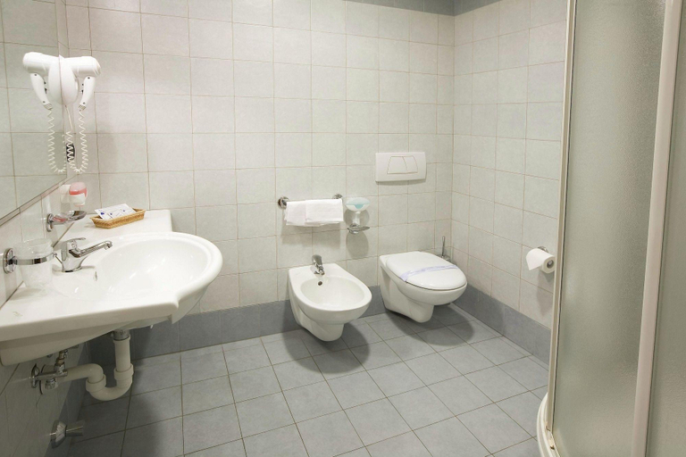 Bathroom 4, Hotel Gallia, Torino