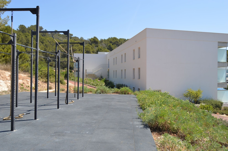 Exterior & Views