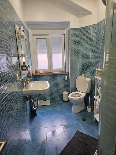 Shower, Parque das Nacoes, Lisbon