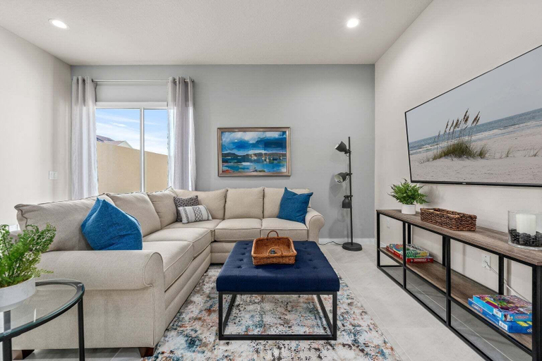Living area 3, Comfortable Home w 3 En-suites!, Osceola