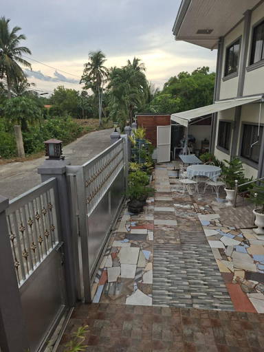 Others 4, D Estelita Guest House, Moalboal
