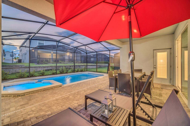 Outdoor dining 2, En-suites 5 Close to Disney!, Polk
