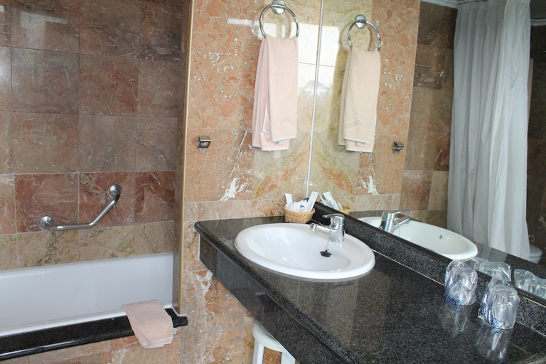 Bathroom 5, Marina Resort Benidorm-The Original Benidorm Vibe, Alicante