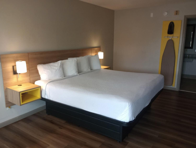 Others 5, Executive Inn, Seminole